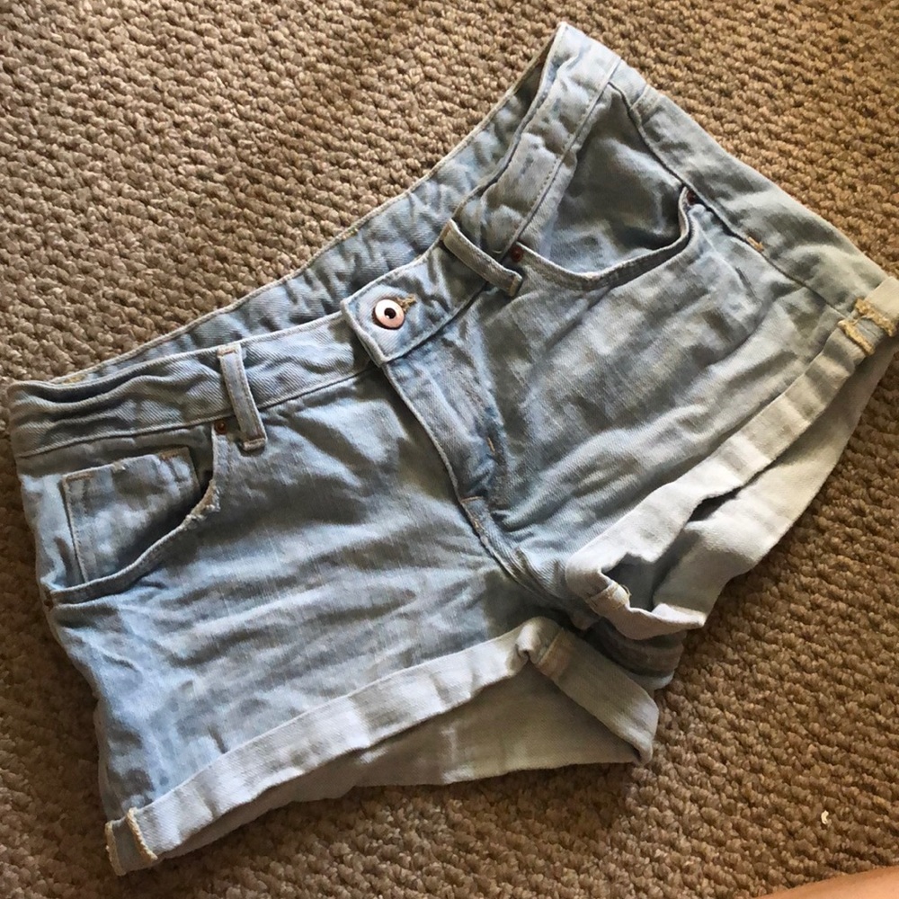 Light wash cuffed shorts